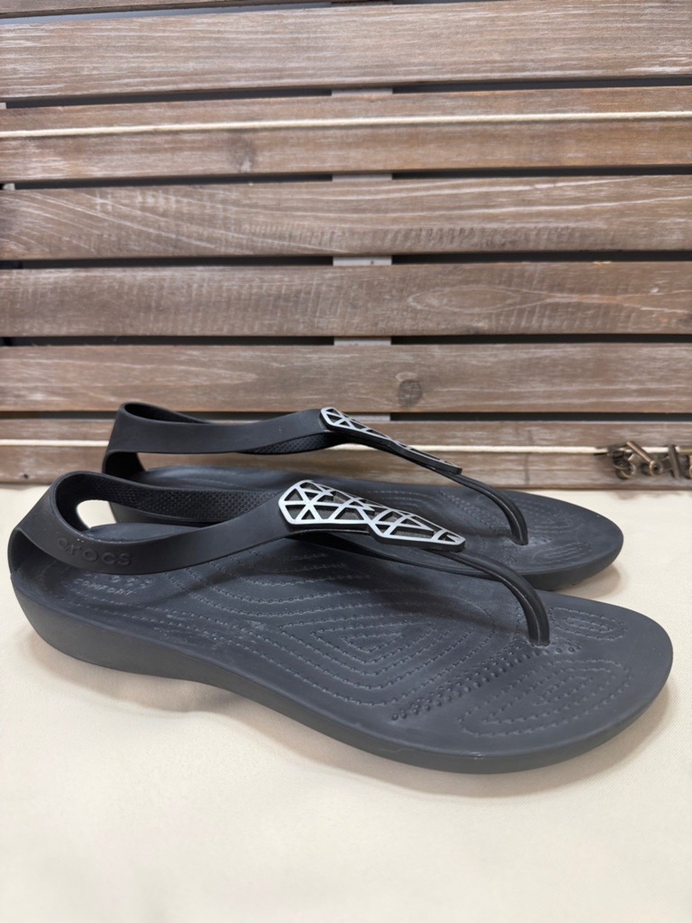 Crocs Serena embellished sandals size 8 - Picture 2 of 5